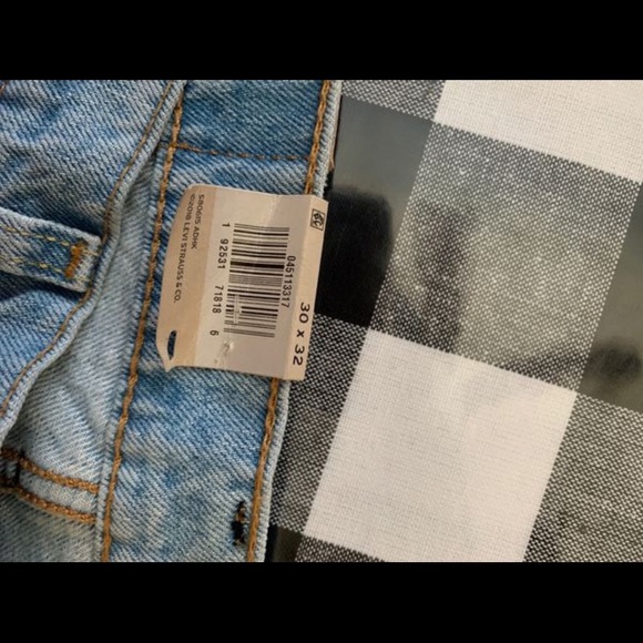 Levi’s Ripped Jeans - Picture 6 of 6